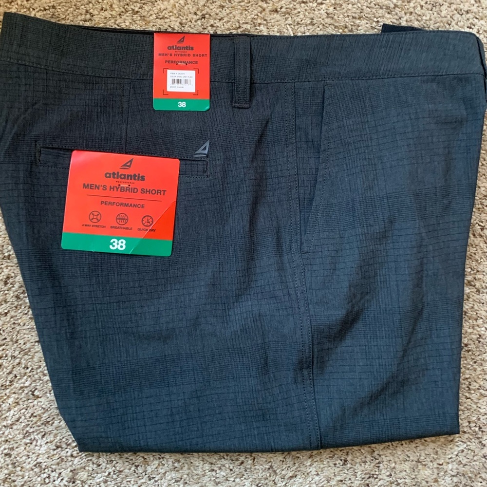 NWT men’s hybrid performance short.